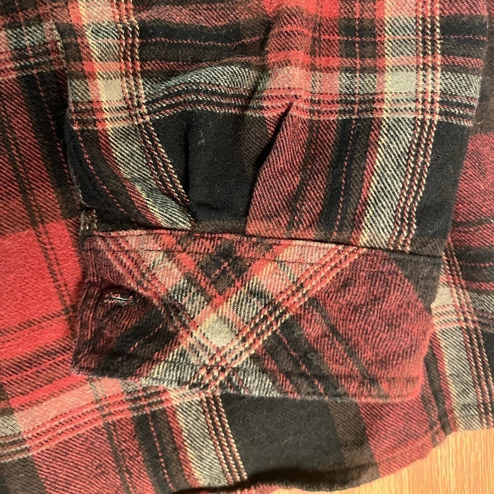 Men’s Legendary Whitetails Red and Black Flannel - Picture 6 of 7